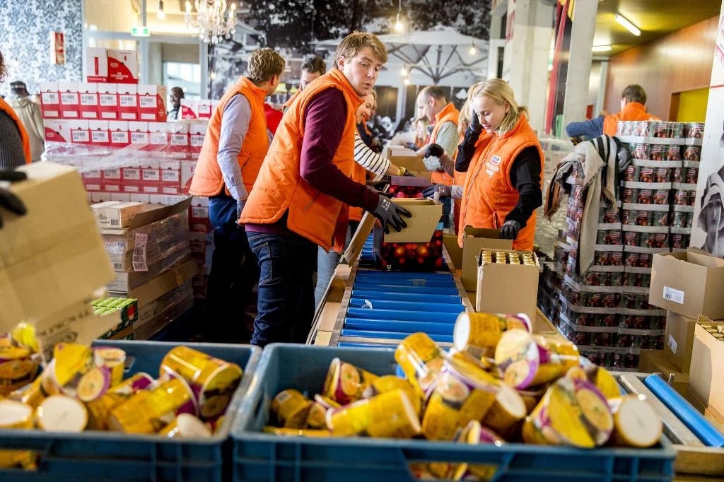 De voedselbank in samenwerking met Made In