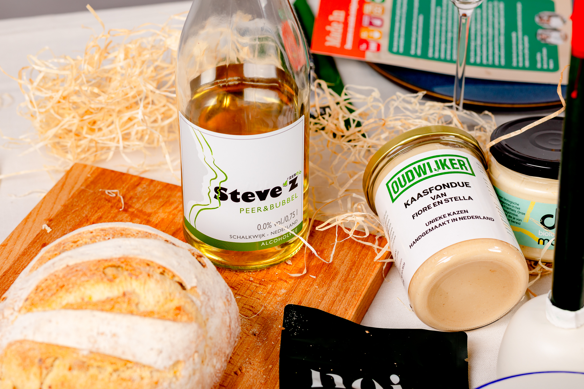 Culinair kerstpakket van Made In met lokale producten uit Utrecht: kaasfondue, peer en bubbel, chutney en meer